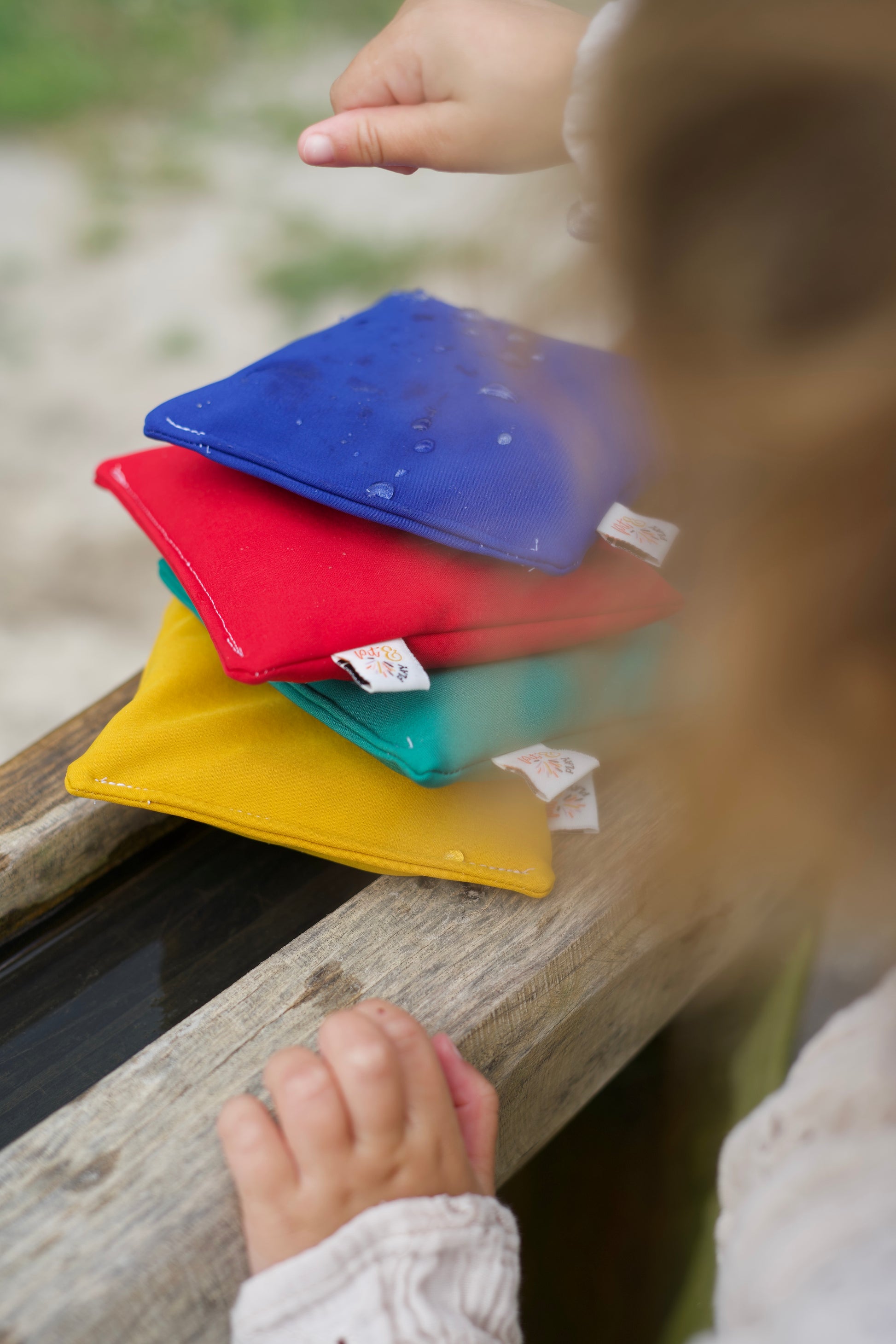 Waterafstotende buiten pittenzakjes regenboog b2b - Pit and play