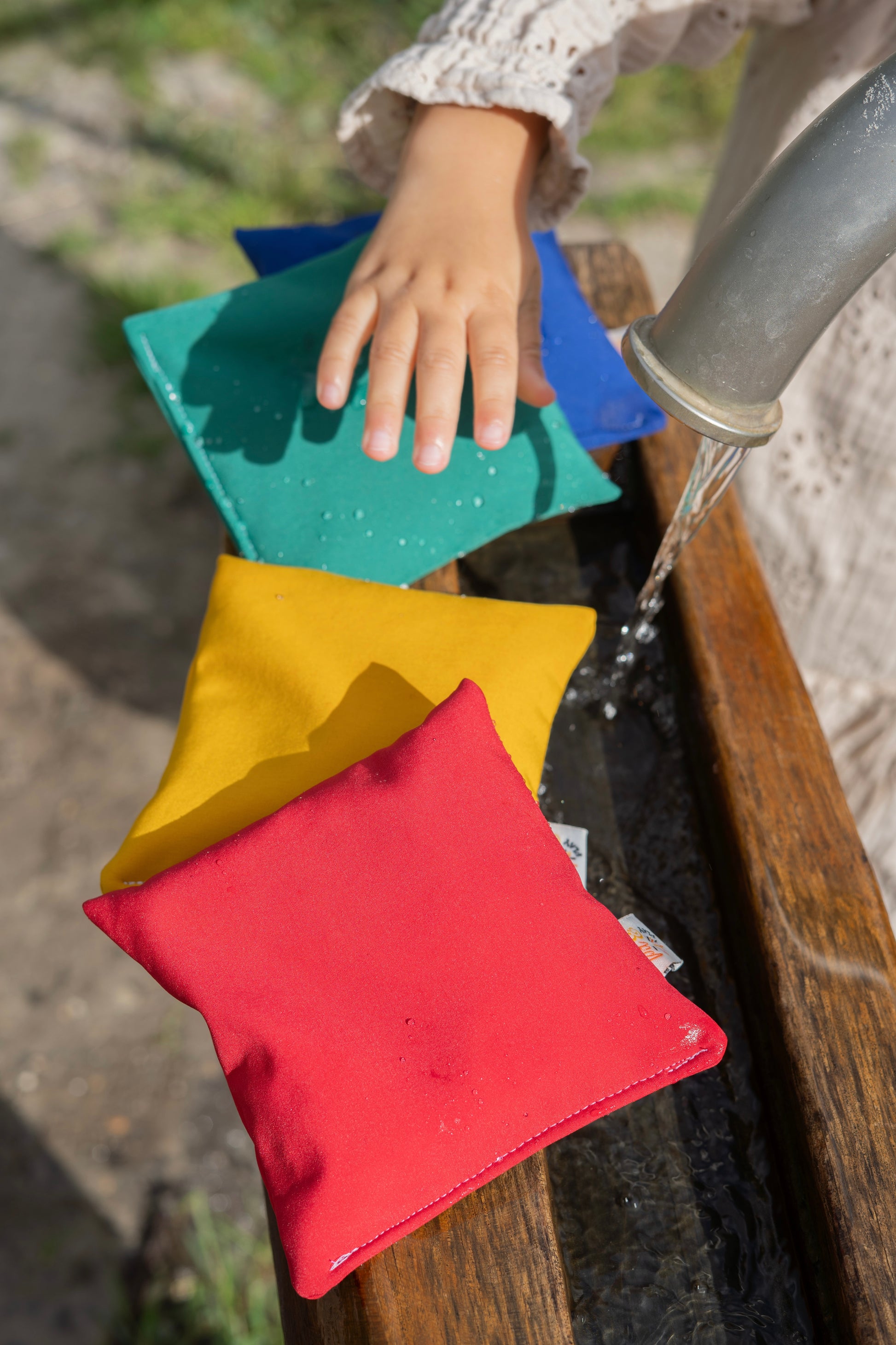 Waterafstotende buiten pittenzakjes regenboog b2b - Pit and play